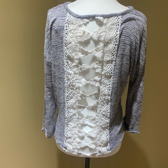 Streetwear Society Tops - ⛄️CLEARANCE⛄️ Streetwear Society peek-a-boo back shirt